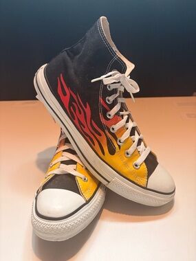 Converse All Stars Chuck Taylor flames high tops